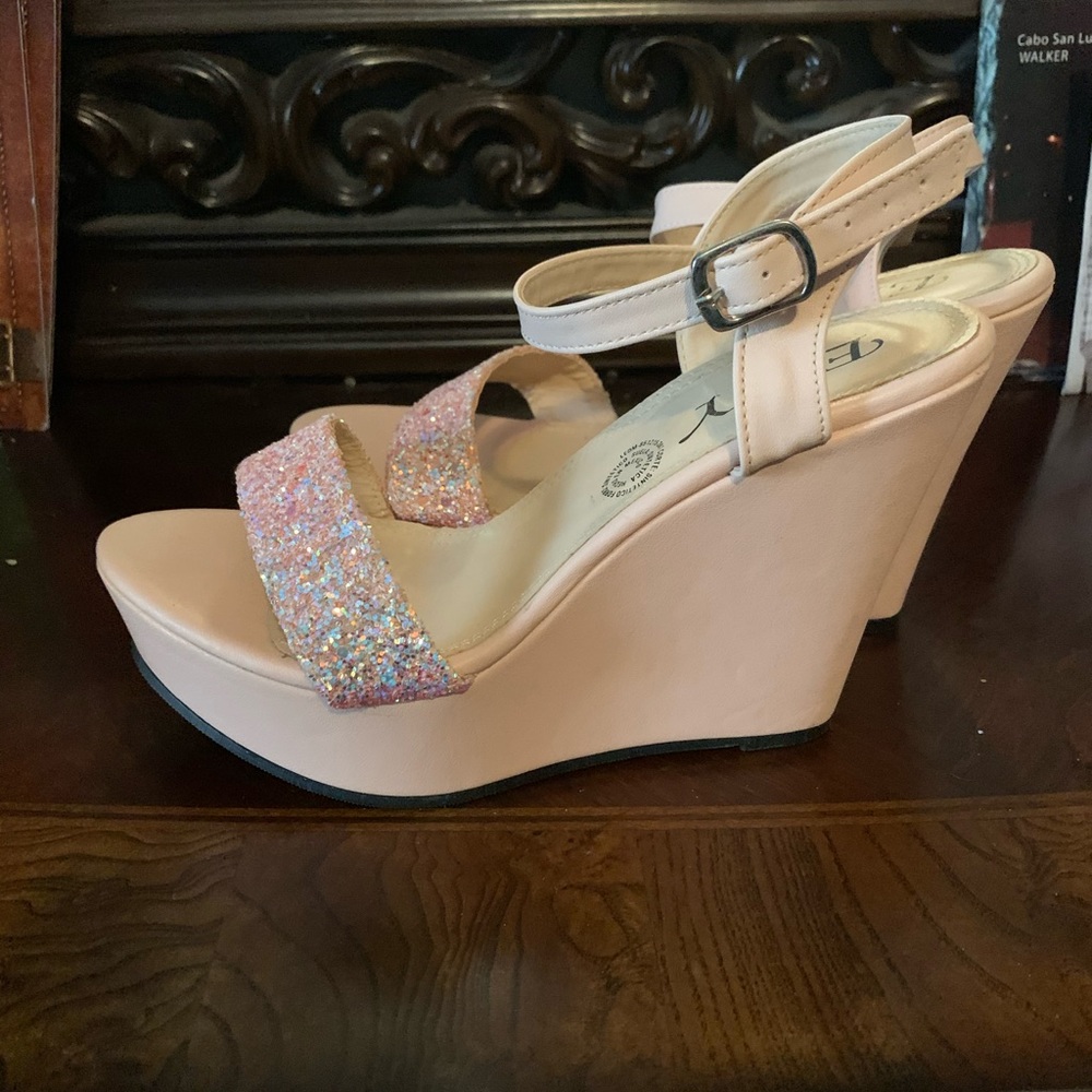 Ladies sandals
